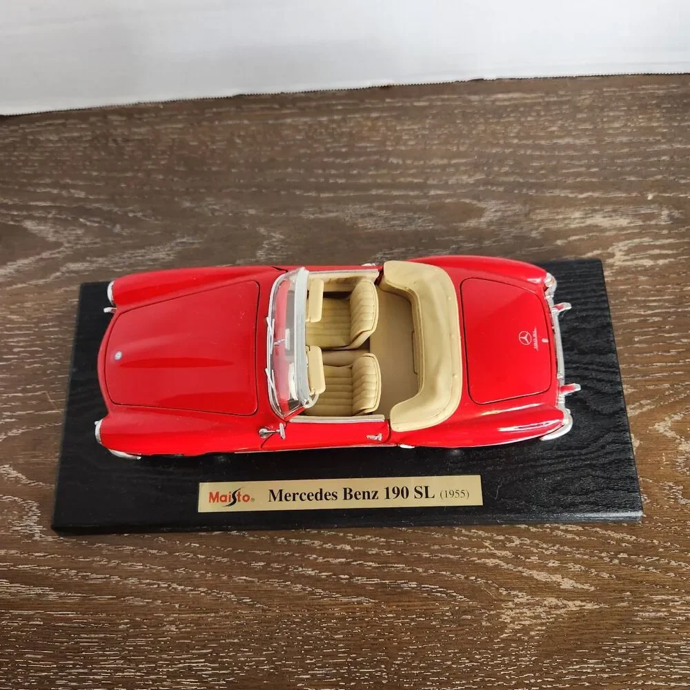 Maisto Red 1955 Mercedes Benz 190SL 1:18 Diecast Car # 31824 With Box and Stand